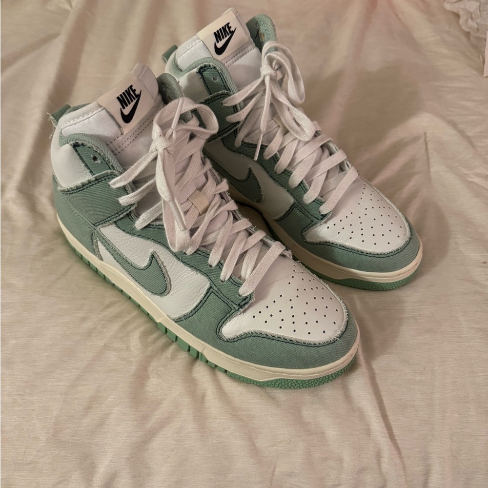 Nike High-Top Sneakers in White and Mint Green